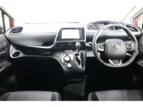 スッキリした運転席まわりで、快適ドライブが楽しめます!