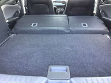 後部のシートを倒すとこんなに広々空間が!大きなお荷物を乗せる時でも心配ありません!
