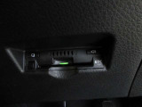 【ETC車載器】は、ビルトインタイプですっきり収納され、見た目も使い勝手も満足のアイテムです。