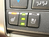 【シートベンチレーション】夏場は涼しい風でお尻や背中の熱やムレを防ぎ、冬はエアコンよりも早く温まってポカポカに!季節を問わず快適に過ごせます。