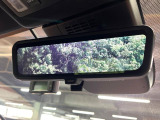 【デジタルインナーミラー】後席の大きな荷物や同乗者で後方が確認しづらい時でも安心!カメラが撮影した車両後方の映像をルームミラー内に表示。クリアな視界で状況の確認が可能です!