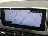 【純正ナビゲーション】BMWのナビゲーションは操作性も良く、詳細な地図情報と交通状況を見やすく表示し、快適なドライビングをサポートしながら目的地までナビゲートします。