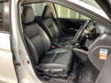 乗降がしやすい運転席。高さが調節できて小柄な方でも運転しやすいポジションをとることができます。