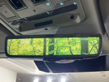 ◆ClearSightインテリアリアビューミラー『ルーフの上に取り付けられたカメラによって車内の積載状況に関係なく後方視界を確保できます。夜間でも鮮明に投影されます。』