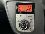 ★エアコンはオートタイプが装着済みです!オートモードにしておけば、車内温度を設定するだけで風の料や吹き出し口の切り替えを機械が行ってくれます!一年中快適な環境を作れますよ♪