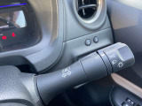 【オートライト】周囲の明るさに応じ自動でライトが点灯・消灯。思いやりライト機能で、トンネルや夕暮れ時の走行、雨の中の走行等、ドライバーが忘れそうなタイミングをサポート。