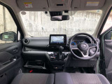 運転席からの視界が左右に広く隅々まではっきりと見渡せます。クルマの前端も把握しやすく安心して運転できます。