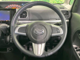 インテリアに合わせたデザインのステアリングは、運転される方のことも考え、運転しやすい形状、大きさです。是非一度、実際に触ってお確かめください。