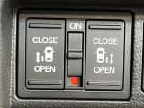 【両側パワースライドドア】スマートキーや運転席のスイッチで後席両側スライドドアの開閉が可能♪電動だから力を入れてドアを開ける必要が無く、小さなお子様でも簡単に開け閉めでき快適です♪