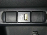 【充電用USB端子】デバイスの充電に便利です。※実際の接続端子は写真で確認or店舗までご気軽にお問合せください♪