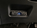 ハンドルの左下にETCがついています。高速道路の料金所の通過も楽々です。 カードの取り出しもしやすい場所についています。