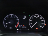 運転時の視界周辺の見やすい位置にメーターをレイアウト。視線の流れを断ち切らない、ストレスフリーで美しい運転動作を可能にします。またマルチインフォメーションディスプレイで、様々な情報が確認できます。