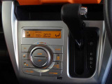 車内を快適に、オートエアコンを装備しています。