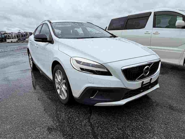 V40クロスカントリー D4 モメンタム ディーゼル