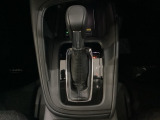 「e:HEV」は、モーター走行を中心にしながら電気エネルギーやエンジン動力を最も効率よく使い分けることができる賢いハイブリッドシステムです。サイドブレーキはスイッチ操作の電子制御パーキングブレーキです