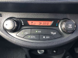 操作しやすいオートエアコン。車内をいつも快適に保つ事が出来ます。