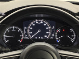 【メーターまわり】ドライバーから見やすい位置にあって安全運転に寄与します。マルチインフォメーションディスプレイでは、クルマに関するたくさんの情報を確認可能。