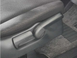 ◆シートハイトアジャスター◆運転席を上下に高さ調節ができます!運転ポジションを体格に合わせてシート調整できます。