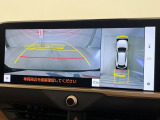 【パノラミックビューモニター】専用のカメラにより、上から見下ろしたような視点で360度クルマの周囲を確認することができます☆死角部分も確認しやすく、狭い場所での切り返しや駐車もスムーズに行えます。