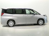 両側パワースライドドア付きだから、狭い駐車スペースなどでの 乗り降りラクラク!小さなお子さまのいるご家庭には嬉しい装備。