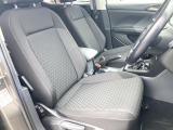 マイクロフリース素材を使用したスポーツコンフォートシート。欧州車らしく硬めのシートが体を程よくつつみこみ、長距離でも快適に運転できます。
