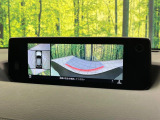 【マルチテレインモニター】車のフロントやサイドのカメラ画像を同時にモニター表示することで、悪路や狭い道を走行時でも周囲の状況確認ができ安心!本格SUVにうれしい装備です♪