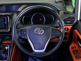 【純正革巻きステアリング】上質な革を使用することで、手にしっかり馴染みとても運転しやすいハンドルです♪