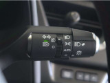 オートマチックハイビームとは、先行車や対向車のライトを認識し、ハイビームとロービームを自動で切り替える機能です。夜道の視界を確保します。詳細は販売店スタッフまでお尋ね下さい。