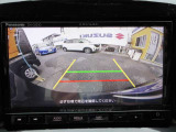 コンビ等で駐車するとき、後ろのスペースがどれくらいあるかわからず、うまく停められない・・なんてことを防ぐ、バックカメラを装備!こちらのお車のように大きい車には本当に助かる装備です!