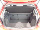 荷室は荷物を隠せるトノカバー付!充分な荷室の広さです!