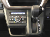 温度を設定すれば、自動で車内の温度管理をしてくれる優れものです♪ATミッションで運転楽々