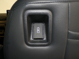 運転席後ろ側にはUSBチャージャーを配置。後部座席の人も手軽に充電できます。