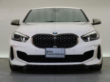 【キドニーグリル】BMWの代名詞。一目見ただけでBMWであると認識できる確固たるアイコンとして存在感を放ちます。