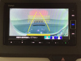 バックでの車庫入れも安心です! リアカメラが付いているバックモニター付のナビを装備しております。操作線もついており距離感も画面から確認できます。