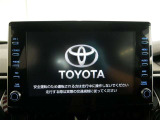 ディスプレイオーディオを装備。スマホとクルマをつなぐことで、これまでのナビに加えて、いろんなサービスが楽しめます。