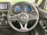 インテリアに合わせたデザインのステアリングは、運転される方のことも考え、運転しやすい形状、大きさです。是非一度、実際に触ってお確かめください。