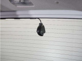 この車にはリアにもドライブレコーダーを装備しております◆映像・音声などを記録する自動車用の装置です。 もしもの事故の際の記録はもちろん、旅行の際の思い出としてドライブの映像を楽しむことができます。