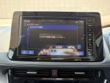 【Bluetooth】スマートフォンをワイヤレスで接続し、お気に入りの音楽を車内で再生。カバンやポケットに入れたままでも、手軽に高音質なサウンドを楽しめます。