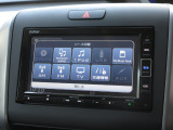ナビゲーションは純正メモリーナビ(VXM-214VFi)を装着しております。AM、FM、CD、DVD再生、Bluetooth、音楽録音再生、フルセグTVがご使用いただけます。