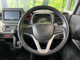 インテリアに合わせたデザインのステアリングは、運転される方のことも考え、運転しやすい形状、大きさです。是非一度、実際に触ってお確かめください。