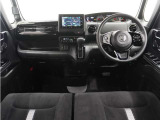 ◆視界広々で非常に運転しやすくロングドライブでも疲れを感じさせないすっきりとまとまったインパネ周りです。