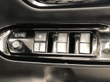 パワーウィンドは今や当たり前の機能ですが、無いと困る機能です。運転席からの操作で、全席の窓を振るオープンにしたり、フルクローズが可能です。