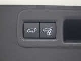 バックドアに設置されたパワーバックドアスイッチです。
