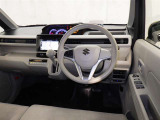 運転席まわりです。 各操作スイッチは使いやすい位置に配置されてます。