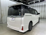 後ろから見ると車の印象も変わりますね♪