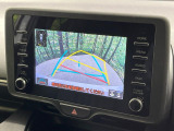 【バックカメラ】駐車時に後方がリアルタイム映像で確認できます。大型商業施設や立体駐車場での駐車時や、夜間のバック時に大活躍!運転スキルに関わらず、今や必須となった装備のひとつです!