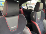 【RECARO製シート】人間工学に基づいた面圧分布によって腰への負担や長時間運転時の疲労発生を軽減☆一目でレカロとわかるスポーティなルックスが特徴です。