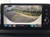 バックモニター付きで、車庫入れやバック時の後方確認をしっかりサポート。モニターに映し出される映像で死角も確認しやすく、狭い場所での駐車や後退時の操作をより安心して行えます。
