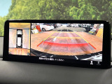 【マルチテレインモニター】車のフロントやサイドのカメラ画像を同時にモニター表示することで、悪路や狭い道を走行時でも周囲の状況確認ができ安心!本格SUVにうれしい装備です♪