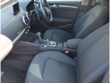 Audi正規ディーラーが高品質をお約束。高度な訓練・教育を受けたAudi専任メカニックが、100項目にもおよぶ精密な点検を実施いたします。すべてをクリアしたAudi車だけが、あなたのお手元に届けられるのです。